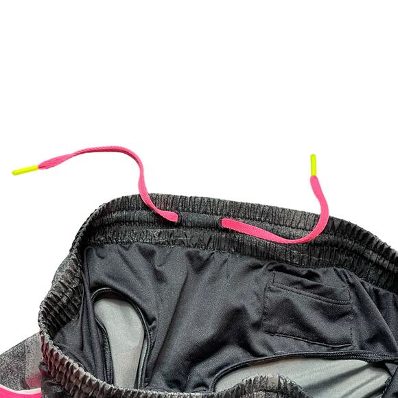 Under Armour Heat Gear Shorts Black Pink Breast Cancer Awareness Womens Size‎ XS - Picture 4 of 9